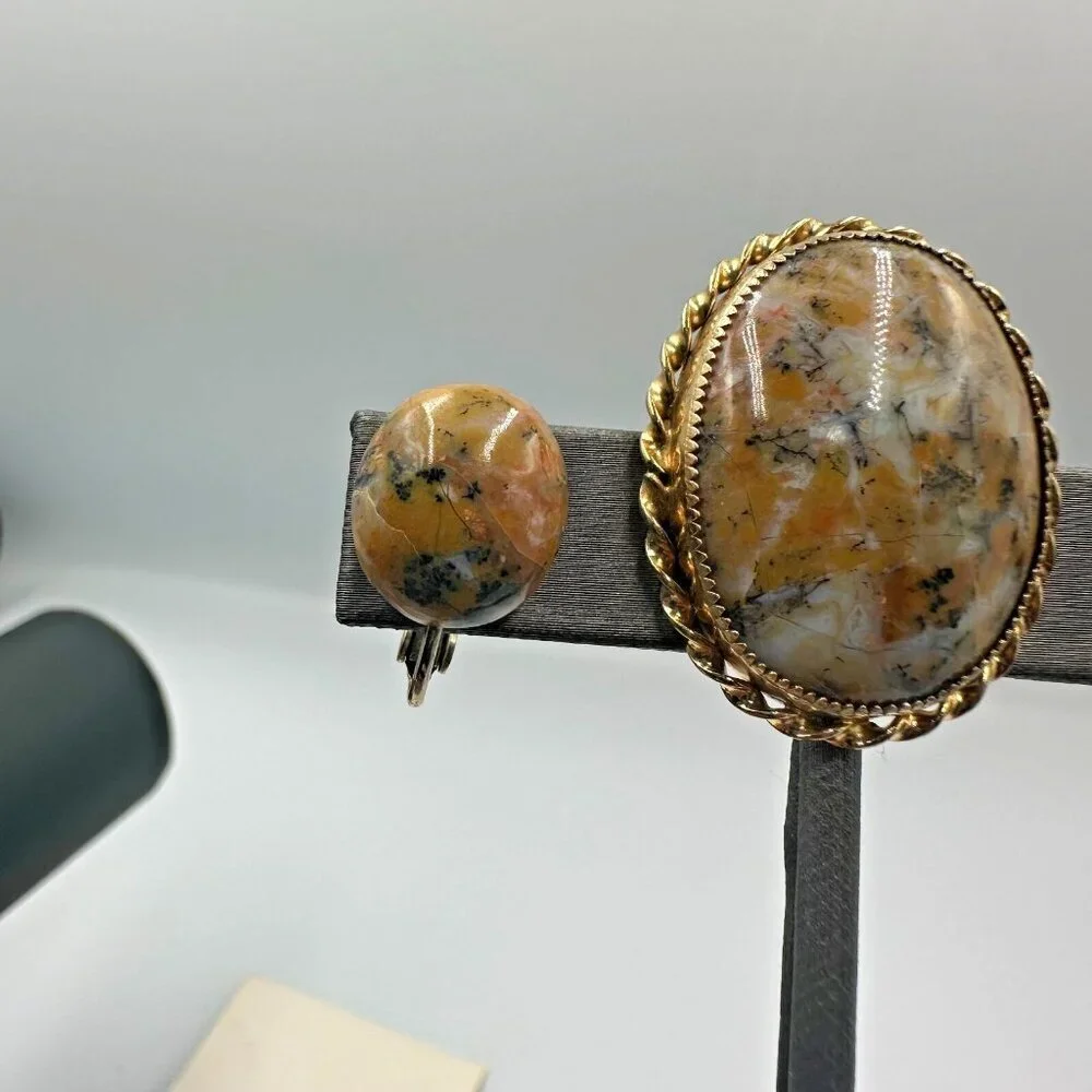Vintage Brooch Earring Set Gold Tone Brown Marbled Stone Screw Back 1.5